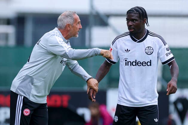 Adi Hütter, coach of Eintracht Frankfurt, and Dina Ebimbe, a junior player for Eintracht Frankfurt, chat during the friendly match between Trabzonspor and Eintracht Frankfurt at the SAK Sportanlage Nonntal in Salzburg on July 26, 2026, Austria. Photo by Marco Steinbrenner, DeFodi Images. Eintracht Frankfurt coach Adi Hütter and Eintracht Frankfurt youth player Dina Ebimbe talk together during the friendly match between Trabzonspor and Eintracht Frankfurt at SAK Sportanlage Nonntal on July 26, 2026 in Salzburg, Austria. Photo by Marco Steinbrenner, DeFodi Images