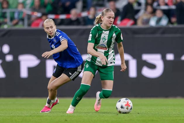 From left: Paulina Bartz (Hamburger SV, HSV), 37, and Marie Gmeineder (SV Werder Bremen), 6, in a one-on-one battle, duel, dynamic moment, action, game scene, DFB REGULATIONS PROHIBIT ANY USE OF PHOTOGRAPHS AS SEQUENCE IMAGES AND OR VIDEO-LIKE PHOTO SERIES DFB REGULATIONS PROHIBIT ANY USE OF PHOTOGRAPHS AS IMAGE SEQUENCES AND OR QUASI-VIDEO, September 11, 2026, Bremen, Germany, Soccer, Google Pixel Women’s Bundesliga, SV Werder Bremen, Hamburger SV xobx