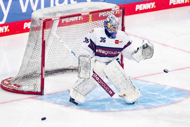 Mathias Niederberger, goaltender, EHC Red Bull Munich, age 35, during warm-ups in Germany, EHC Red Bull Munich vs. Adler Mannheim, ice hockey, DEL, 2026–2027 season, Matchday 1, September 18, 2026 Photo: HMB Media, Franz Feiner Copyright: HMBxMedia FranzxFeiner