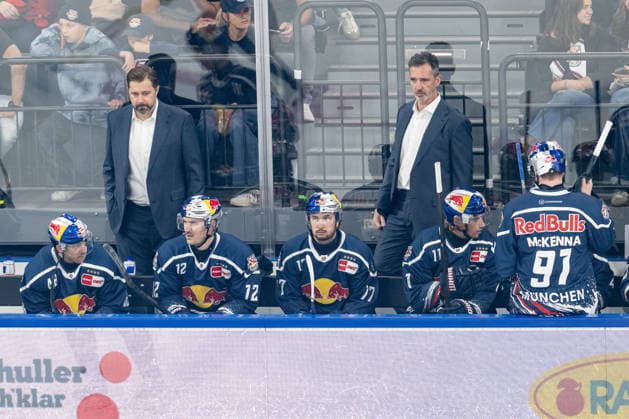 Oliver David, Head Coach, EHC Red Bull Munich, and Rob Leask, Assistant Coach, EHC Red Bull Munich (GER), EHC Red Bull Munich vs. Adler Mannheim, Ice Hockey, DEL, 2026–2027 Season, Matchday 1, September 18, 2026 Photo: HMB Media, Franz Feiner Copyright: HMBxMedia FranzxFeiner