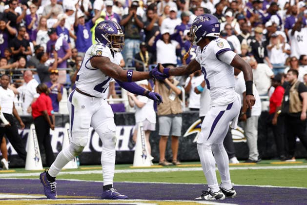 Baltimore Ravens running back Derrick Henry (22) celebrates his rushing touchdown with quarterback Lamar Jackson (8) during the first half of an NFL, American Football Herren, USA game against the New Orleans Saints. Sep 20, 2026; Baltimore, MD, USA; at M&T Bank Stadium. New Orleans won 24-17. Mandatory Credit: -Cal Media NFL 2026: Saints Vs Ravens SEP 20 - ZUMAc04_ 20260920_zma_c04_089 Copyright: xMikexBuscherx