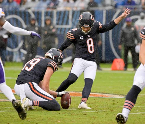 Chicago Bears place kicker Cairo Santos (8) kicks a field goal against the Minnesota Vikings during a game at Soldier Field in Chicago on Sunday, September 20, 2026. Vikings defeated the Bear 9-6.  CHI20260920115 MARKxBLACK