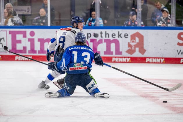 Battle for the Puck: Face-off between Elias Pul (ERC Ingolstadt, 08) and Mario Zimmermann (Straubing Tigers, 13 GER), Straubing Tigers vs. ERC Ingolstadt, Ice Hockey, DEL, 2026–2027 Season, Matchday 3, September 25, 2026 Photo: HMB Media, Heike Feiner Copyright: HMBxMedia HeikexFeiner