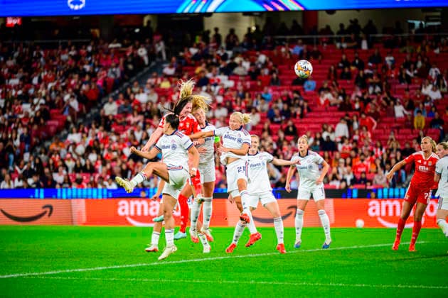 September 30, 2026, Lisbon, Lisbon, Portugal: Chandra Davidson of SL Benfica takes a shot on goal during the UEFA Womens Champions League match between SL Benfica and Bayern Munchen at the Esto¡dio da Luz on September 30, 2026 in Lisbon, Portugal. Lisbon Portugal - ZUMAr200 20260930_zsp_r200_040 Copyright: xNunoxReisinhox