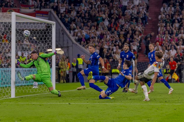 Munich, Germany, October 1, 2026 UEFA Nations League 2026–2027 League Phase Group A2 Match 3 Germany vs. Serbia Pictured from left: Tom Bischof (GER) scores the 1–0 goal. DFB and DFL regulations prohibit any use of photographs as image sequences and or quasi-video. Allianz Arena, Bayern Copyright: xFotostandx xSchäferx