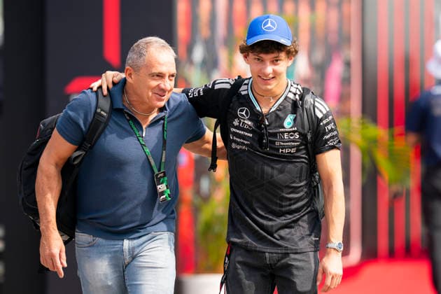 FORMULA 1 BAHRAIN GRAND PRIX IN MALAYSIA 2026 Kimi Antonelli (ITA) 12 Mercedes and Marco Antonelli (Father of Kimi Antonelli) arriving for practice during the Formula 1 Gulf Air Bahrain Grand Prix in Malaysia 2026, Round 16 of the 2026 Formula 1 World Championship, WM, Weltmeisterschaft from 2nd - 4th October 2026 at Sepang International Circuit, Sepang, Malaysia. Credit: Robbie Hoad Every Second Media Editorial use only. All images are copyright Every Second Media Limited. No images may be reproduced without prior permission. Copyright: xIMAGO EveryxSecondxMediax ESM-2195-0183 RobbiexHoadx xEveryxSecondxMediax