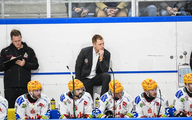 Straubing Tigers vs. Pinguins Bremerhaven, Ice Hockey, German Ice Hockey League, Penny DEL, Matchday 5, 2026–2027 Season, October 2, 2026, Alexander Sulzer, Pinguins Bremerhaven, Men s Ice Hockey, German Ice Hockey League, Penny DEL, Matchday 5, 2026–2027 Season on October 2, 2026, at the Eisstadion am Pulverturm, Straubing Tigers (blue) vs. Pinguins Bremerhaven (white)