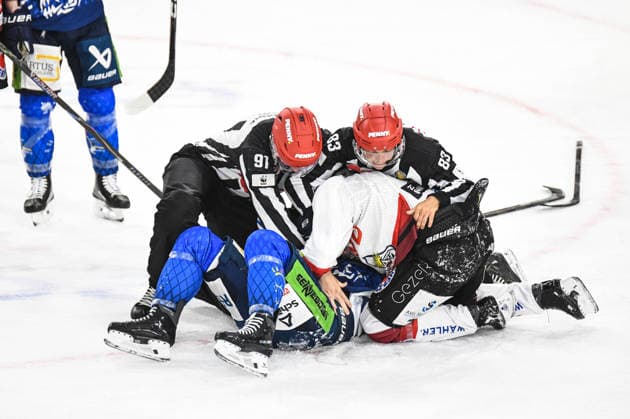 Straubing Tigers vs. Pinguins Bremerhaven, Ice Hockey, German Ice Hockey League, Penny DEL, Matchday 5, 2026–2027 Season, October 2, 2026: Stephan Daschner of the Straubing Tigers in a scuffle with Rayan Bettahar of the Pinguins Bremerhaven, Men’s Ice Hockey, German Ice Hockey League, Penny DEL, Matchday 5, 2026–2027 Season on October 2, 2026, at the Eisstadion am Pulverturm, Straubing Tigers (blue) vs. Pinguins Bremerhaven (white)