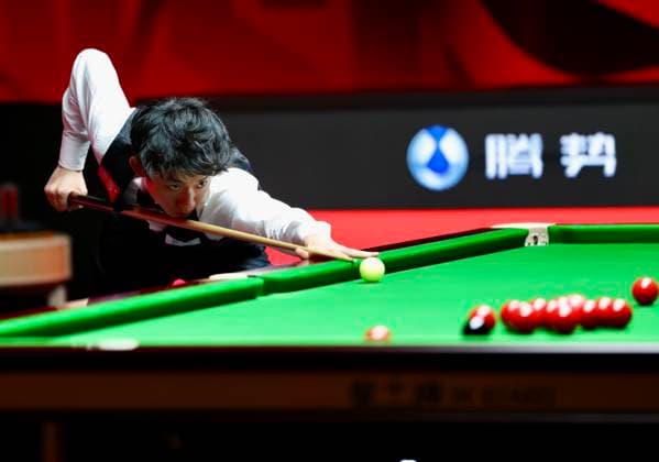 (261003) -- SHENZHEN, Oct. 3, 2026 -- Wu Yize of China competes during the semifinal against Judd Trump of England at World Snooker Tour Shenzhen Open 2026 in Shenzhen, south China s Guangdong Province, Oct. 3, 2026. ) (SP)CHINA-SNOOKER-SHENZHEN OPEN (CN) LuxHanxin