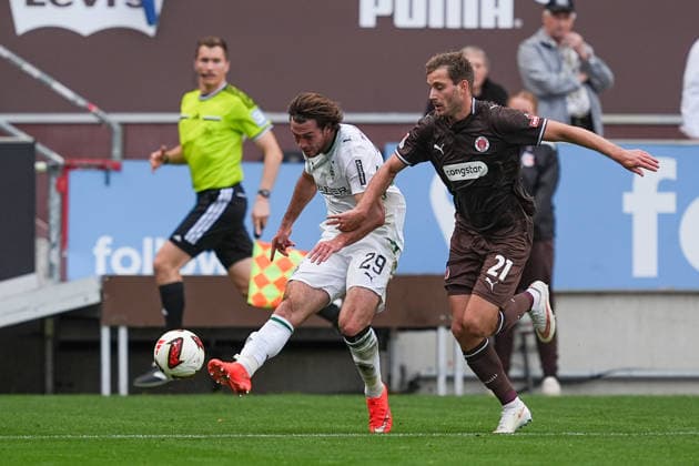 October 3, 2026, xydrx, Men s, Soccer, Friendly Match, FC St. Pauli vs. Borussia Mönchengladbach, 2026–2027 Season, Millerntor Stadium, Joe Scally (Borussia Mönchengladbach), No. 29 in a tackle against Lars Ritzka (FC St. Pauli), No. 21. DFB regulations prohibit any use of photographs as image sequences and or quasi-video. Copyright: HMBxMedia YannisxDreimann