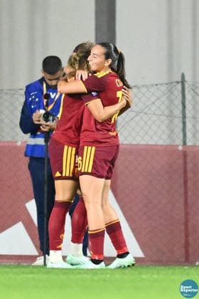 SOCCER - Women s Serie A - AS Roma vs. SS Lazio Women Photo by IPA ABACAPRESS.COM89267258 - The A.S. Roma team celebrates the goal that made the score 3-0 during the Serie A Women s League match between Roma and Lazio, the AS Roma vs. SS Lazio Women match in the Italian Serie A Women s League, held in Rome, Italy, on October 3, 2026 Rome Italy Copyright: xIPAxSport ABACAx