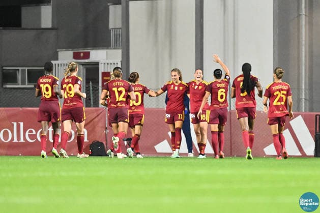SOCCER - Women s Serie A - AS Roma vs. SS Lazio Women Photo by IPA ABACAPRESS.COM89267261 - The A.S. Roma team celebrates the goal that made the score 3-0 during the Women s Serie A league match between Roma and Lazio, the AS Roma vs. SS Lazio Women match in the Italian Women s Serie A, held in Rome, Italy, on October 3, 2026 Rome Italy Copyright: xIPAxSport ABACAx