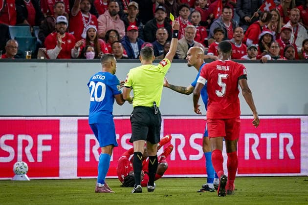 Soccer: UEFA Nations League 2026–2027, Matchday 3: Switzerland vs. Slovenia at Thermoplan Arena in Lucerne. Referee Ivan Kruzliak of Slovakia shows Vanja Drkusic of Slovenia a yellow card after a foul on Johan Manzambi of Switzerland, 9 Copyright: xJOERANxSTEINSIEKx