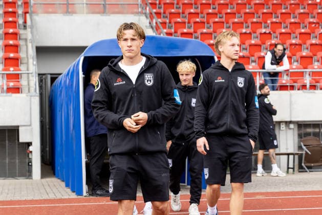 KSV Hessen Kassel vs. SSV Ulm 1846 Soccer, Regionalliga Southwest, Matchday 10, Auestadion Kassel, October 3, 2026, Field Inspection (from left: Bodie Raidt, SSV Ulm 1846 Soccer), 44, Hannes Kurkowski, SSV Ulm 1846, soccer, 42 KSV Hessen Kassel vs. SSV Ulm 1846, soccer, Regionalliga Southwest, Matchday 10, Auestadion Kassel, October 3, 2026; Photo by Lucca Fundel, Kassel Auestadion, Hesse, Germany
