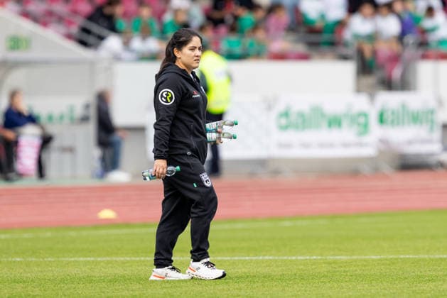 KSV Hessen Kassel vs. SSV Ulm 1846 Soccer, Regionalliga Southwest, Matchday 10, Auestadion Kassel, October 3, 2026, Andry Artunduaga, SSV Ulm 1846, soccer, physical therapist, KSV Hessen Kassel vs. SSV Ulm 1846, soccer, Regionalliga Southwest, Matchday 10, Auestadion Kassel, October 3, 2026; Photo by Lucca Fundel, Kassel Auestadion, Hesse, Germany