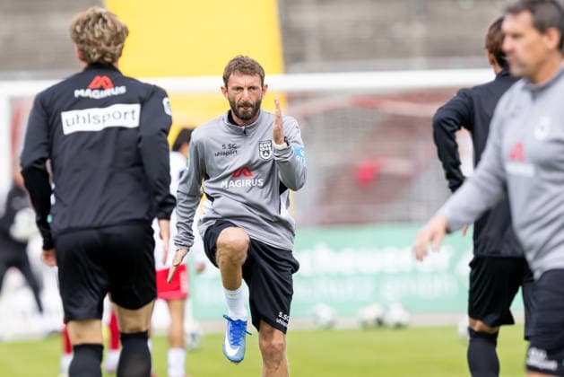 KSV Hessen Kassel vs. SSV Ulm 1846 Soccer, Regionalliga Südwest, Matchday 10, Auestadion Kassel, October 3, 2026, Sebastian Schulz, SSV Ulm 1846, soccer, athletic trainer, KSV Hessen Kassel vs. SSV Ulm 1846, soccer, Regionalliga Southwest, Matchday 10, Auestadion Kassel, October 3, 2026; Photo by Lucca Fundel, Kassel Auestadion, Hesse, Germany