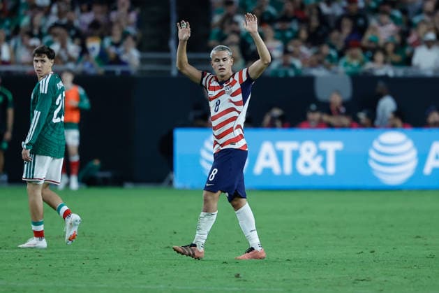 GLENDALE, AZ - OCTOBER 03: United States of America forward Cavan Sullivan (8) celibrates after his first international goal during the International Friendly, Länderspiel, Nationalmannschaft soccer match between Mexico and the United States of America on October 3, 2026 at State Farm Stadium in Glendale, Arizona. (Photo by Kevin Abele Icon Sportswire) SOCCER: OCT 03 USA vs Mexico EDITORIAL USE ONLY Icon261003032