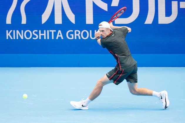 October 4, 2026, Tokyo, Japan: Denis Shapovalov (Canada) returns a shot against Carlos Alcaraz (Spain) during their quarterfinal match at the Kinoshita Group Japan Open Tennis Championships at Ariake Colosseum in Tokyo. Shapovalov suffered an injury, forcing him to retire early in the second set. The tournament runs from September 29 to October 6. Alcaraz won 7-6(3), 2-1 Tokyo Japan - ZUMAm191 20261004_aap_m191_070 Copyright: xRodrigoxReyesxMarinx
