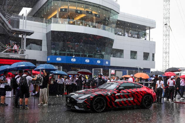 F1 - BAHRAIN GRAND PRIX IN MALAYSIA 2026 Safety car on the grid, rain during the 2026 Formula 1 Bahrain Grand Prix in Malaysia, 16th round of the 2026 Formula One World Championship, WM, Weltmeisterschaft from October 2 to 4, 2026 on the Sepang International Circuit, in Sepang, Malaysia - SepangMalaysia Copyright: xANTONINxVINCENTx