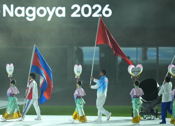 (261004) -- NAGOYA, Oct. 4, 2026 -- Flag-bearer of the delegation of China Bi Kun parades into the stadium during the closing ceremony of the 20th Asian Games Aichi-Nagoya 2026 in Nagoya, Japan, Oct. 4, 2026. ) (SP)JAPAN-NAGOYA-ASIAN GAMES-CLOSING CEREMONY WangxFei
