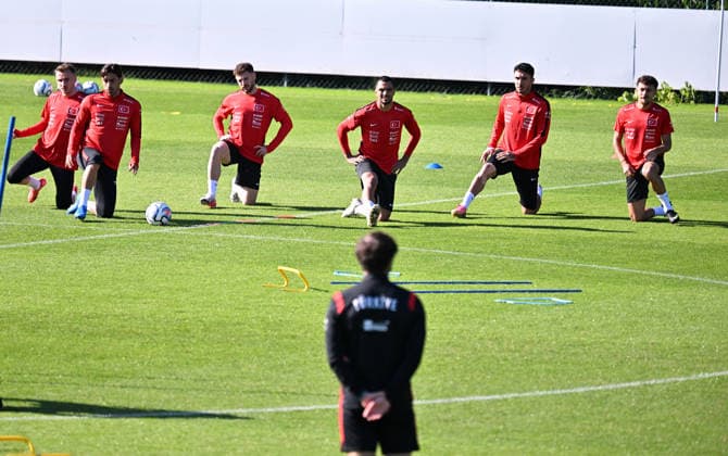 Turkish national team, Nationalteam trains in Liege ahead of Italy match LIEGE, BELGIUM - OCTOBER 04: Head coach Vincenzo Montella leads the Turkish National Football Team during their final training session at the SL16 Football Campus ahead of an upcoming match against Italy, in Liege, Belgium on October 04, 2026. Dursun Aydemir Anadolu Liege Belgium. Editorial use only. Please get in touch for any other usage.  Copyright: x2026xAnadoluxDursunxAydemirx