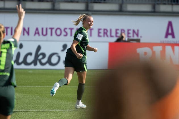 Soccer I Women s I 2026–2027 Season I Bundesliga I VfL Wolfsburg vs. Hamburger SV I October 4, 2026 Ella Peddemor s 5, VfL Wolfsburg celebrates after taking a 1–0 lead shortly before the end of the first half at the AOK Stadium in Lower Saxony, Germany Copyright: xLobeca CedricxSiefkerx