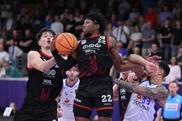 BG Göttingen vs. SBB Börde Baskets Wolmirstedt, October 4, 2026, Göttingen Basketball 2nd Bundesliga, ProA, BG Göttingen vs. SBB Börde Baskets Wolmirstedt, Matchday 3, Sparkassen Arena Kenneth Andrew Cooper SBB Börde Baskets Wolmirstedt battles for the ball Göttingen Lower Saxony Germany