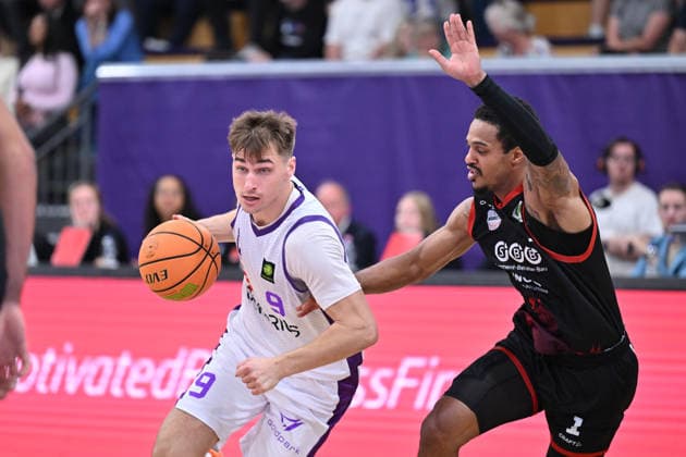 BG Göttingen vs. SBB Börde Baskets Wolmirstedt, October 4, 2026, Göttingen Basketball 2nd Bundesliga, ProA, BG Göttingen vs. SBB Börde Baskets Wolmirstedt, Matchday 3, Sparkassen Arena Radvilas Kneizys BG Göttingen dribbles past Marcus Evans of SBB Börde Baskets Wolmirstedt Göttingen Lower Saxony Germany