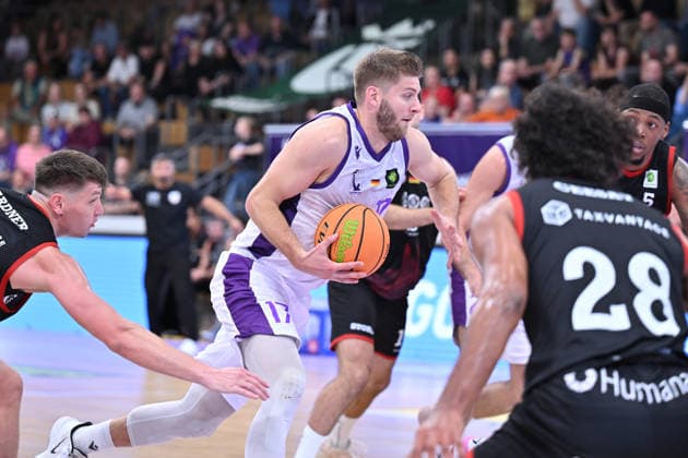 BG Göttingen vs. SBB Börde Baskets Wolmirstedt, October 4, 2026, Göttingen Basketball 2nd Bundesliga, ProA, BG Göttingen vs. SBB Börde Baskets Wolmirstedt, Matchday 3, Sparkassen Arena, Mathis Mönninghoff, BG Göttingen dribbles, Göttingen, Lower Saxony, Germany