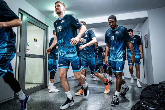 easyCredit BBL Phoenix Hagen vs. SKYLINERS Frankfurt, Hagen, October 4, 2026, Ischelandhalle Hagen: Till Pape 19, SKYLINERS, PF, and William Christmas 8, SKYLINERS, SG, take the court. easyCredit BBL Phoenix Hagen vs. SKYLINERS Frankfurt, Hagen, October 4, 2026, Ischelandhalle Hagen Copyright: xBEAUTIFULxSPORTS Piepenstockx