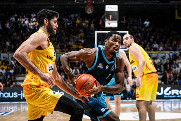 easyCredit BBL Phoenix Hagen vs. SKYLINERS Frankfurt, Hagen, October 4, 2026, Ischelandhalle Hagen William Christmas 8, SKYLINERS, SG driving to the basket easyCredit BBL Phoenix Hagen vs. SKYLINERS Frankfurt, Hagen, October 4, 2026, Ischelandhalle Hagen Copyright: xBEAUTIFULxSPORTS Piepenstockx