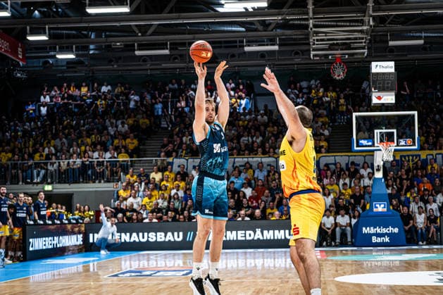 easyCredit BBL Phoenix Hagen vs. SKYLINERS Frankfurt, Hagen, October 4, 2026, Ischelandhalle Hagen Till Pape 19, SKYLINERS, PF on a three-pointer easyCredit BBL Phoenix Hagen vs. SKYLINERS Frankfurt, Hagen, October 4, 2026, Ischelandhalle Hagen Copyright: xBEAUTIFULxSPORTS Piepenstockx