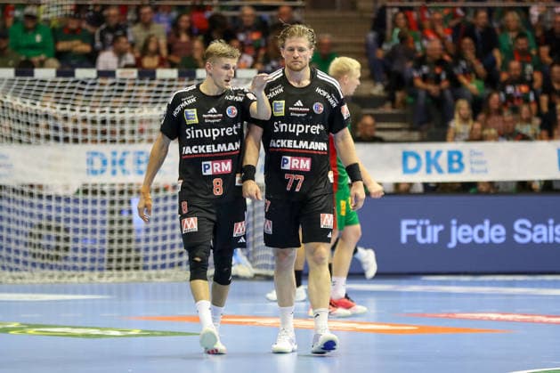 October 4, 2026, xgox, Handball: Opel HBL SC Magdeburg vs. HC Erlangen emspor, from left: Sander Andreassen Overjordet (Erlangen), 8; Maciej Gebala (Erlangen), 77; in conversation (Magdeburg)