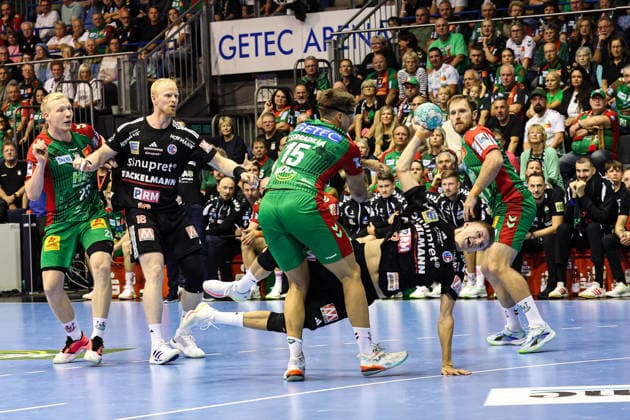 Sander Overjordet (HC Erlangen, 8) vs. Antonio Serradilla (SC Magdeburg, 15) – Handball Bundesliga, 2026–2027 season. SC Magdeburg vs. HC Erlangen at the GETEC Arena in Magdeburg. Action, handball, Germany, October 4, 2026