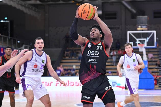 BG Göttingen vs. SBB Börde Baskets Wolmirstedt, October 4, 2026, Göttingen Basketball 2nd Bundesliga, ProA, BG Göttingen vs. SBB Börde Baskets Wolmirstedt, Matchday 3, Sparkassen Arena; Kenneth Andrew Cooper of SBB Börde Baskets Wolmirstedt scores against Göttingen, Lower Saxony, Germany