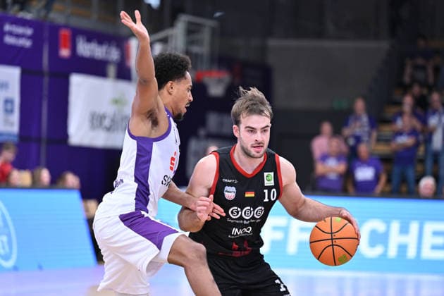 BG Göttingen vs. SBB Börde Baskets Wolmirstedt, October 4, 2026, Göttingen Basketball 2nd Bundesliga, ProA, BG Göttingen vs. SBB Börde Baskets Wolmirstedt, Matchday 3, Sparkassen Arena; Sebastian Brach (right), SBB Börde Baskets Wolmirstedt dribbles past Nils Schmitz (left), BG Göttingen, Göttingen, Lower Saxony, Germany