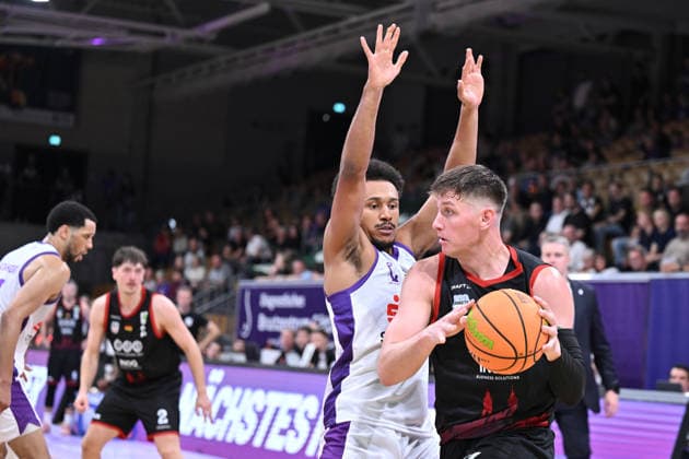 BG Göttingen vs. SBB Börde Baskets Wolmirstedt, October 4, 2026, Göttingen Basketball 2nd Bundesliga, ProA, BG Göttingen vs. SBB Börde Baskets Wolmirstedt, Matchday 3, Sparkassen Arena; Brock Boone Gardner (right), SBB Börde Baskets Wolmirstedt dribbles past Nils Schmitz (left), BG Göttingen, Göttingen, Lower Saxony, Germany