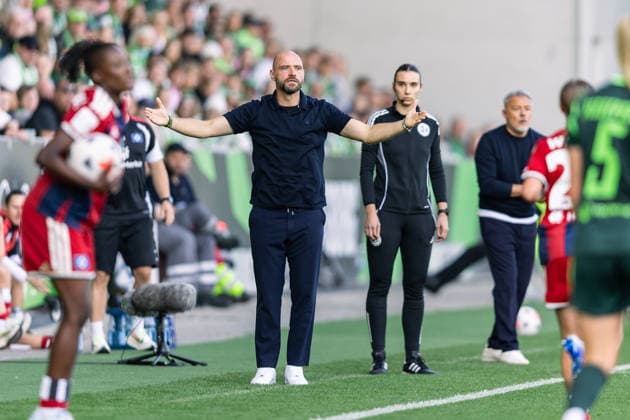 Soccer I Women s I 2026–2027 Season I Bundesliga I VfL Wolfsburg vs. Hamburger SV I October 4, 2026 Stephan Lerch, coach of VfL Wolfsburg, cannot understand referee Nadine Westerhoff s decision Wolfsburg AOK Stadium, Lower Saxony, Germany Copyright: xLobeca CedricxSiefkerx