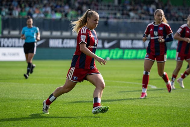 Soccer I Women s I 2026–2027 Season I Bundesliga I VfL Wolfsburg vs. Hamburger SV I October 4, 2026 Svea Stoldt 8, Hamburger SV vs. Wolfsburg AOK Stadium, Lower Saxony, Germany Copyright: xLobeca CedricxSiefkerx