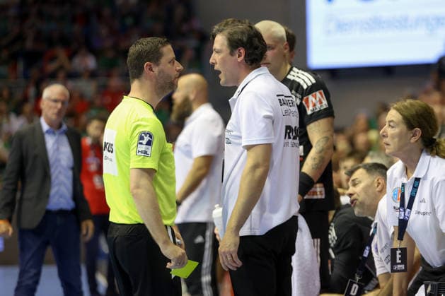 October 4, 2026, xtgx, Opel HBL Handball, SC Magdeburg vs. HC Erlangen emspor, from left: Johannes Sellin (Erlangen), coach protests, complains, and berates Magdeburg