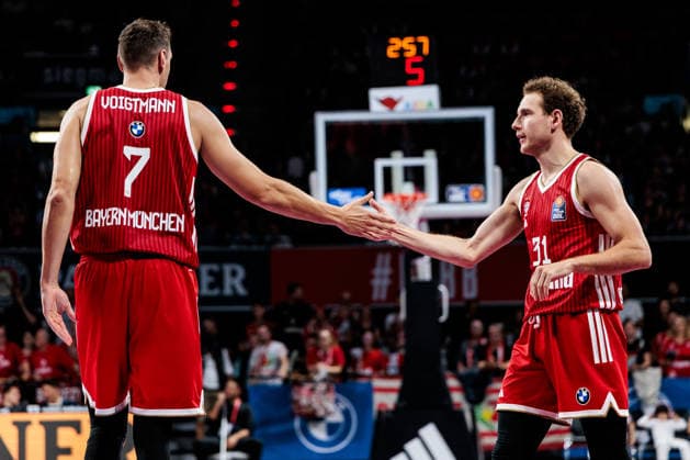 easyCredit Basketball Bundesliga: FC Bayern Munich vs. EWE Baskets Oldenburg, October 4, 2026. Johannes Jo Voigtmann (FC Bayern Munich, 7) and Rokas Jokubaitis (FC Bayern Munich, 31) high-five. easyCredit Basketball Bundesliga: FC Bayern Munich vs. EWE Baskets Oldenburg, Munich, BMW Park on October 4, 2026 Copyright: xBEAUTIFULxSPORTS Wunderlx