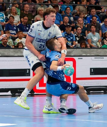October 4, 2026, Germany, Stuttgart, Opel HBL, 2026–2027 Bundesliga, TVB Stuttgart vs. TBV Lemgo Lippe, from left: Joël Willecke (TBV), Simone Mengon (TVB)