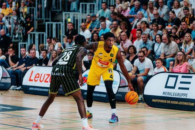 Glen Abram Jr. Medikamente per Klick Bayreuth, 28 Desmond Watson Kreisbau Kirchheim Knights, 04 GER, Kreisbau Kirchheim Knights vs. Medikamente per Klick Bayreuth, Barmer 2 Basketball Bundesliga, Matchday 3, 2026–2027 Season, October 4, 2026 GER, Kreisbau Kirchheim Knights vs. Medikamente per Klick Bayreuth, Barmer 2 Basketball Bundesliga, Matchday 3, 2026–2027 Season, October 4, 2026 Kirchheim and Teck Copyright: xEibner-Pressefoto NinaxSanderx EP_NSR