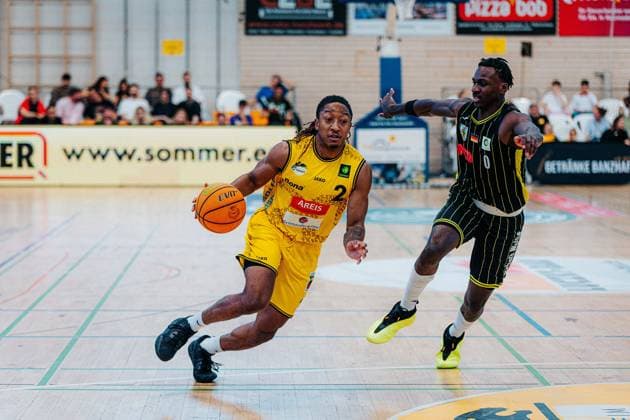 CJ Hines Kreisbau Kirchheim Knights, 02 Joshua Bonga Medikamente per Klick Bayreuth, 00 GER, Kreisbau Kirchheim Knights vs. Medikamente per Klick Bayreuth, Barmer 2 Basketball Bundesliga, Matchday 3, 2026–2027 Season, October 4, 2026 GER, Kreisbau Kirchheim Knights vs. Medikamente per Klick Bayreuth, Barmer 2 Basketball Bundesliga, Matchday 3, 2026–2027 Season, October 4, 2026 Kirchheim u Teck Copyright: xEibner-Pressefoto NinaxSanderx EP_NSR