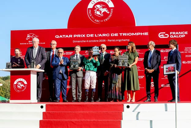 HORSE RACING 2026: Qatar Prix De Lâ€⠢Arc De Triomphe Day Longchamp OCT 04 October 4, 2026, Paris, USA: Daryz (1) ridden by Mickael Barzalona wins the Qatar Prix de lâ€⠢arc de Triomphe (Group 1) at Longchamp Racecourse in Paris, France on October 4, 2026. Sandra Scherning Eclipse Sportswire CSM(Credit Image:  Sandra Scherning Cal Media) Paris USA EDITORIAL USE ONLY Copyright: xx ZUMA-20261004_faf_cs17_094.jpg SandraxScherningx csmphotothree530741