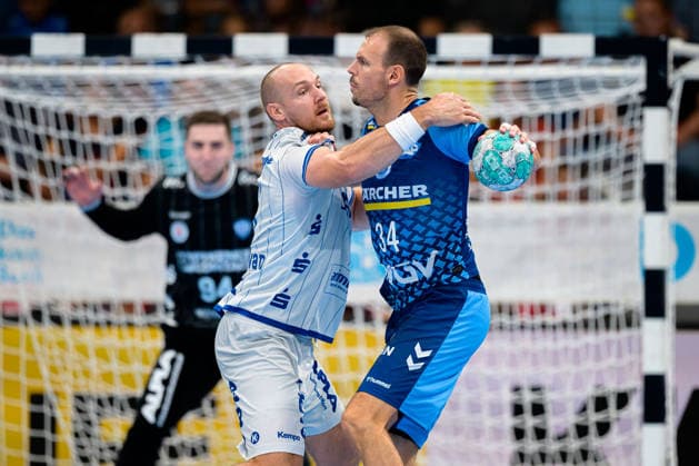 Stuttgart HBL 26 27 TVB Stuttgart TBV Lemgo (from left) in a one-on-one battle: Christian O Sullivan (TBV Lemgo), Kai Häfner (Stuttgart Bittenfeld), Porsche Arena, Baden-Württemberg, Germany