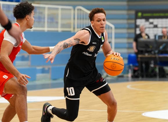 Isaiah Sanders, ETB Miners Essen, 10 on the ball GER, ETB Miners Essen vs. RheinStars Cologne, Barmer 2 Basketball Bundesliga, ProA, Matchday 3, 2026–27 Season, Sporthalle am Hallo, Essen, October 4, 2026 ETB Miners Essen vs. RheinStars Cologne, ProA, Matchday 3, 2026–27 Season, October 4, 2026 Essen Copyright: xEibner-Pressefoto ScottxColemanx EP_SCN