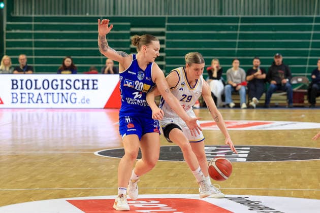 October 4, 2026, Basketball, Alba Berlin Women vs. BC Marburg, Women s Basketball Bundesliga (DBBL), Matchday 1, Sömmeringhalle, Berlin; Alina Hartmann, Alba Berlin Women, 29, and Lea Debeljak, BC Marburg, 20; Berlin, Germany