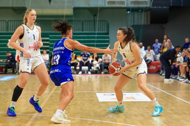 October 4, 2026, Basketball, Alba Berlin Women vs. BC Marburg, Women s Basketball Bundesliga (DBBL), Matchday 1, Sömmeringhalle, Berlin; Tessa Stammberger, Alba Berlin Women, 6; and Sara Guerreiro, BC Marburg, 13; Berlin, Berlin, Germany