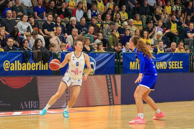 October 4, 2026, Basketball, Alba Berlin Women vs. BC Marburg, Women s Basketball Bundesliga (DBBL), Matchday 1, Sömmeringhalle, Berlin; Tessa Stammberger, Alba Berlin Women, dribbling the ball, Berlin, Germany